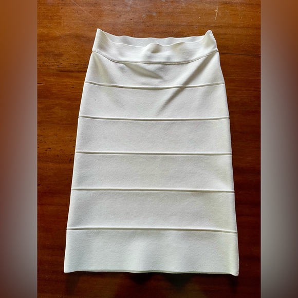 BCBG Maxazria body con skirt - Picture 1 of 3